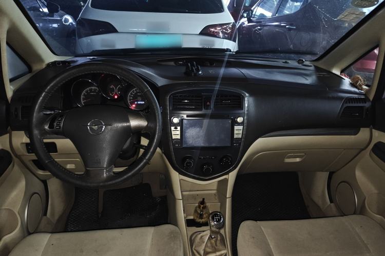Used Haima Puxima 2014 1.6L Manual 7-Seater Creative Edition Center Console