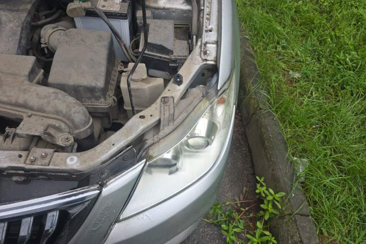 Used Haima Puxima 2014 1.6L Manual 7-Seater Creative Edition Engine Bay Left