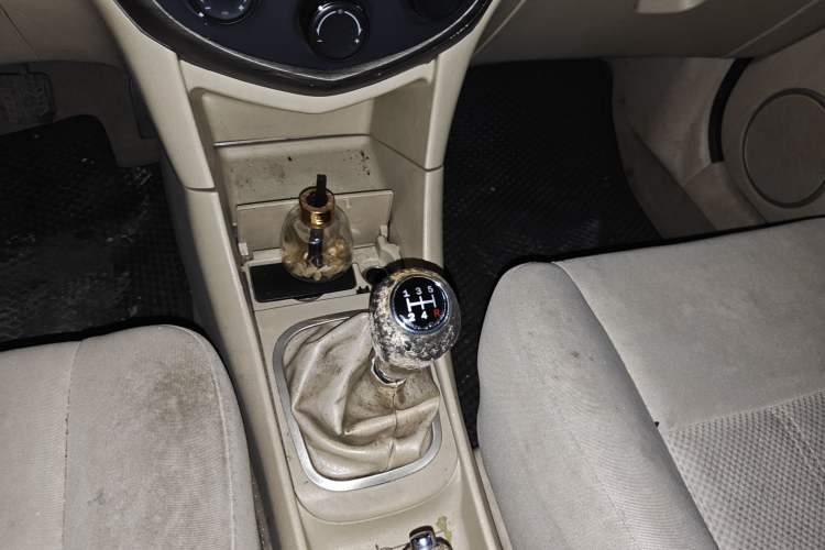 Used Haima Puxima 2014 1.6L Manual 7-Seater Creative Edition Gear Lever