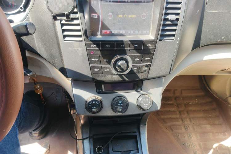 Used Haima Qishi 2010 2.0L Urban Elite Edition Audio And AC Panel