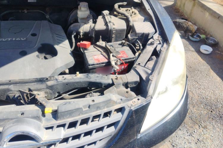 Used Haima Qishi 2010 2.0L Urban Elite Edition Engine Bay Left