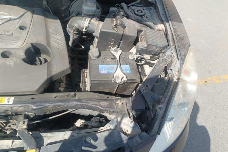 Used Haima Qishi 2010 2.0L Urban Elite Edition Engine Bay Left