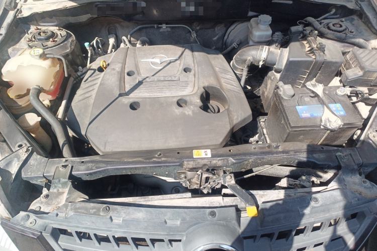 Used Haima Qishi 2010 2.0L Urban Elite Edition Engine Bay