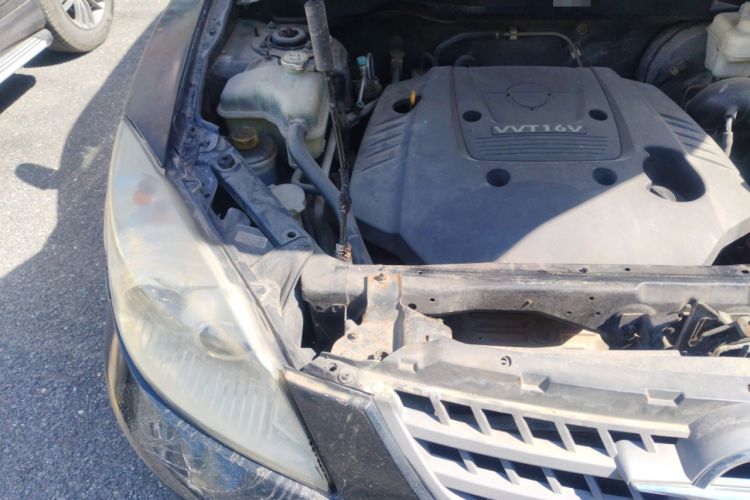 Used Haima Qishi 2010 2.0L Urban Elite Edition Engine Bay Right