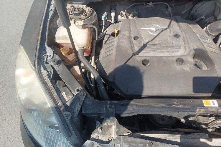 Used Haima Qishi 2010 2.0L Urban Elite Edition Engine Bay Right