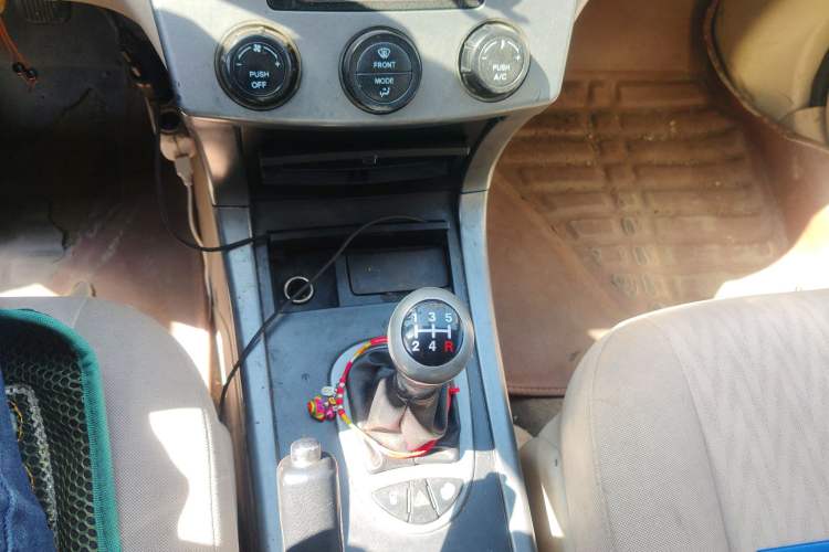 Used Haima Qishi 2010 2.0L Urban Elite Edition Gear Lever