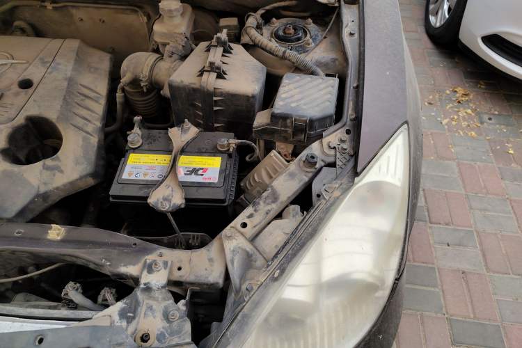Used Haima Qishi 2010 2.0L Urban Elite Edition Engine Bay Left