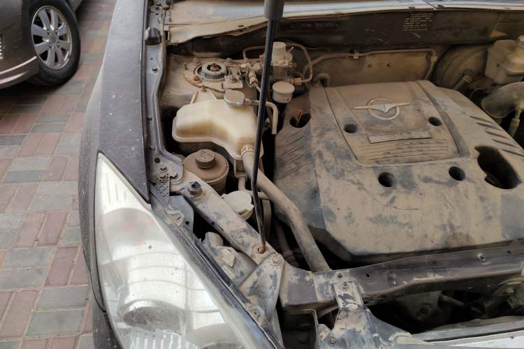 Used Haima Qishi 2010 2.0L Urban Elite Edition Engine Bay Right