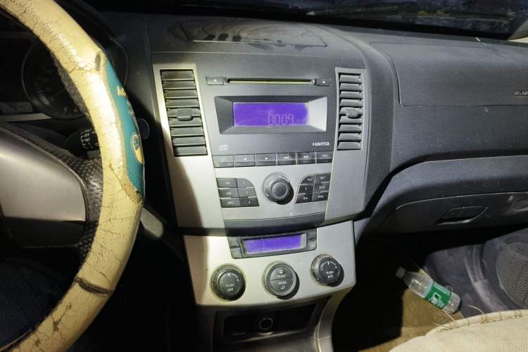 Used Haima Qishi 2010 2.0L Urban Elite Edition Audio And AC Panel