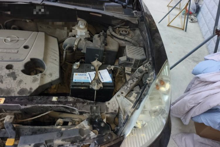 Used Haima Qishi 2010 2.0L Urban Elite Edition Engine Bay Left
