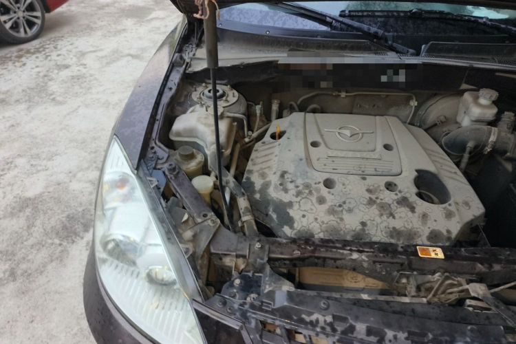 Used Haima Qishi 2010 2.0L Urban Elite Edition Engine Bay Right