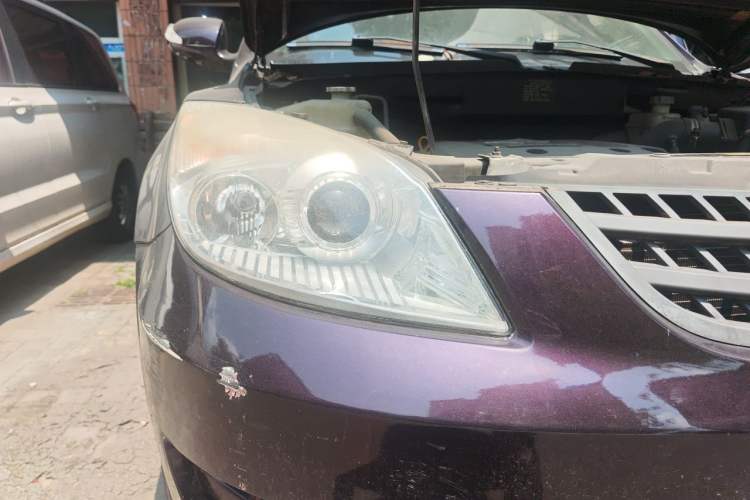 Used Haima Qishi 2010 2.0L Smart Navigation Version Right Front Headlight