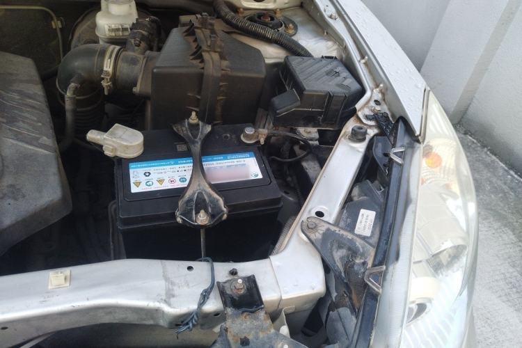 Used Haima Qishi 2010 2.0L Urban Elite Edition Engine Bay Left