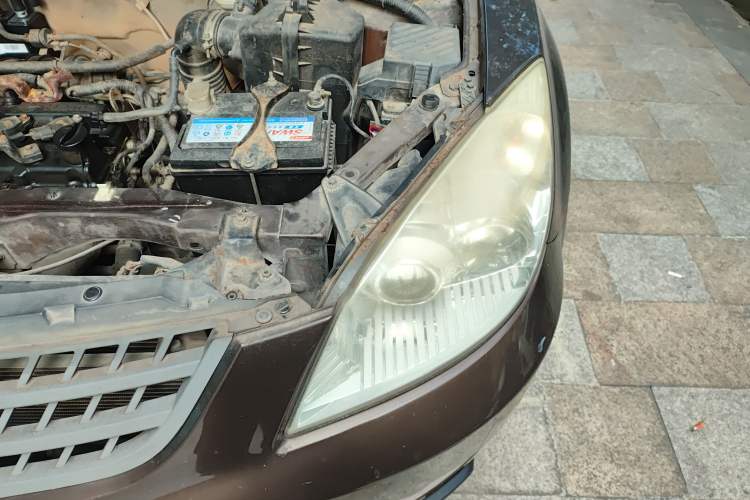 Used Haima Qishi 2011 2.0L Silk Road Limited Edition Engine Bay Left