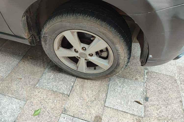 Used Haima Qishi 2011 2.0L Silk Road Limited Edition Right Front Wheel Hub