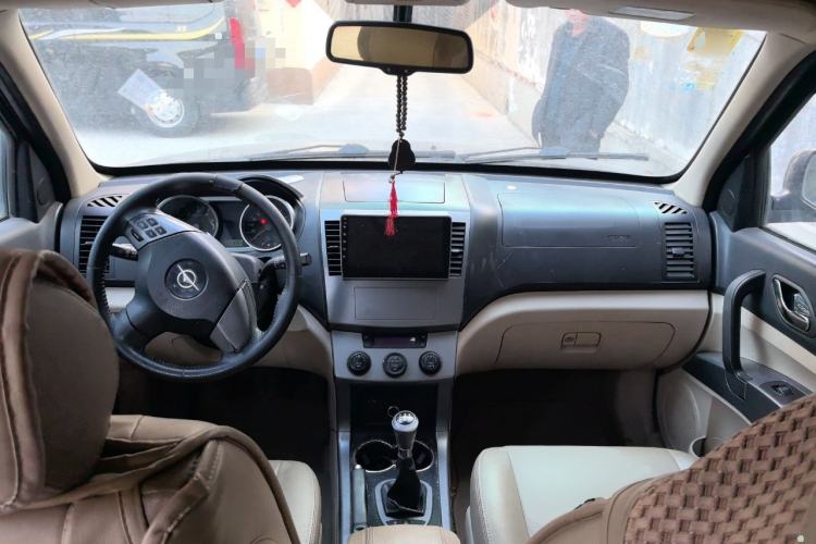 Used Haima Qishi 2012 2.0L Manual Elegant Style Center Console