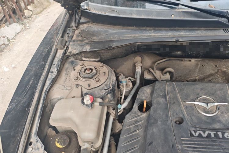 Used Haima Qishi 2012 2.0L Manual Urban Elite Edition Engine Bay Right