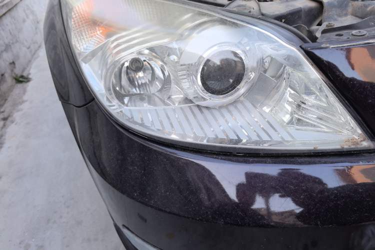 Used Haima Qishi 2012 2.0L Manual Elegant Style Right Front Headlight