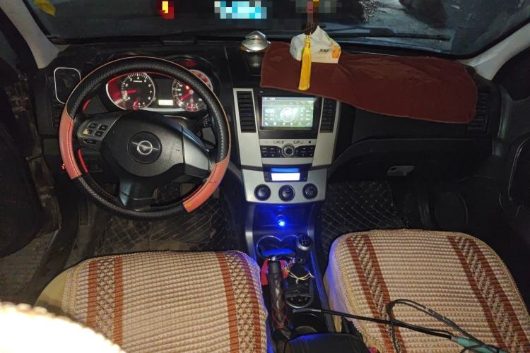 Used Haima Qishi 2012 2.0L Manual Urban Elite Edition Center Console