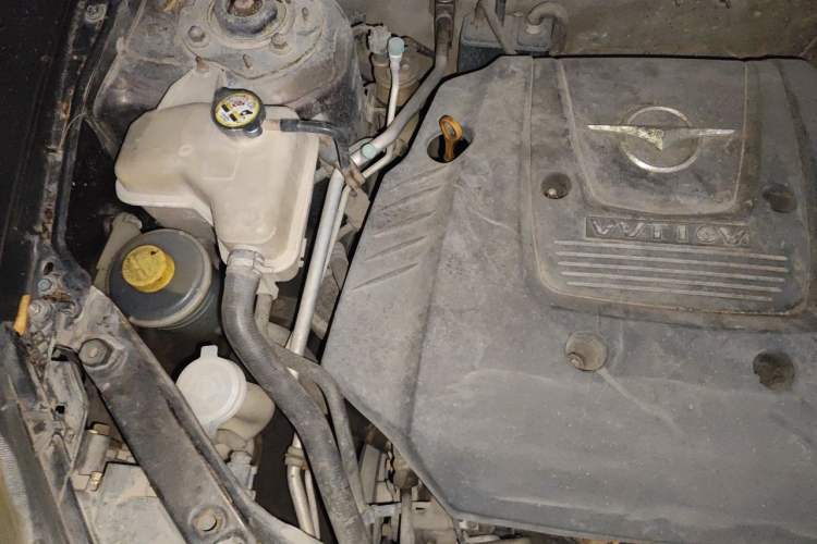 Used Haima Qishi 2012 2.0L Manual Urban Elite Edition Engine Bay Right