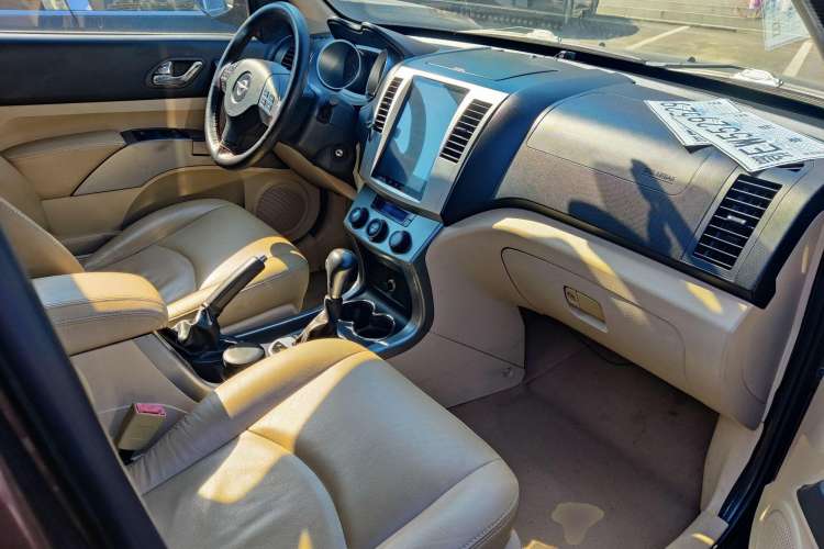 Used Haima Qishi 2012 2.0L Automatic Elegant Style Interior 3