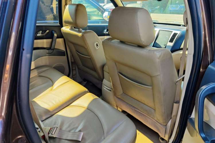Used Haima Qishi 2012 2.0L Automatic Elegant Style Interior 4