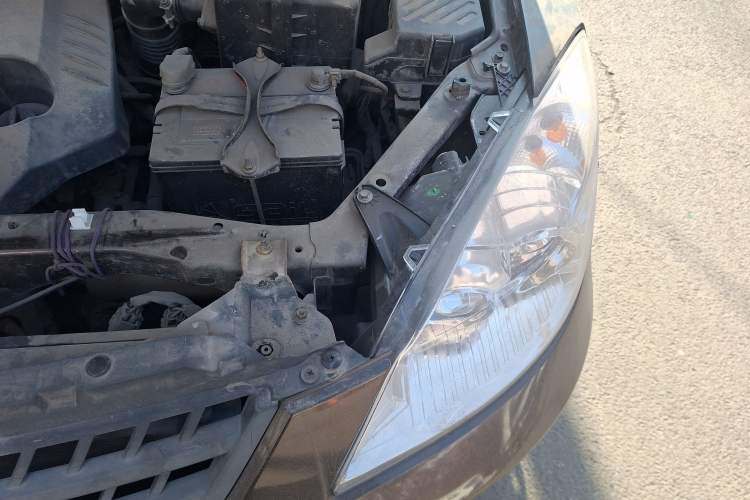 Used Haima Qishi 2012 2.0L Automatic Elegant Style Engine Bay Left