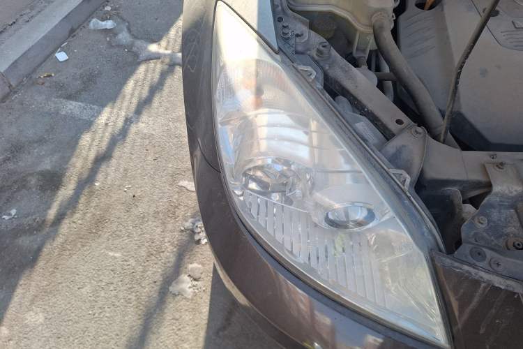 Used Haima Qishi 2012 2.0L Automatic Elegant Style Right Front Headlight