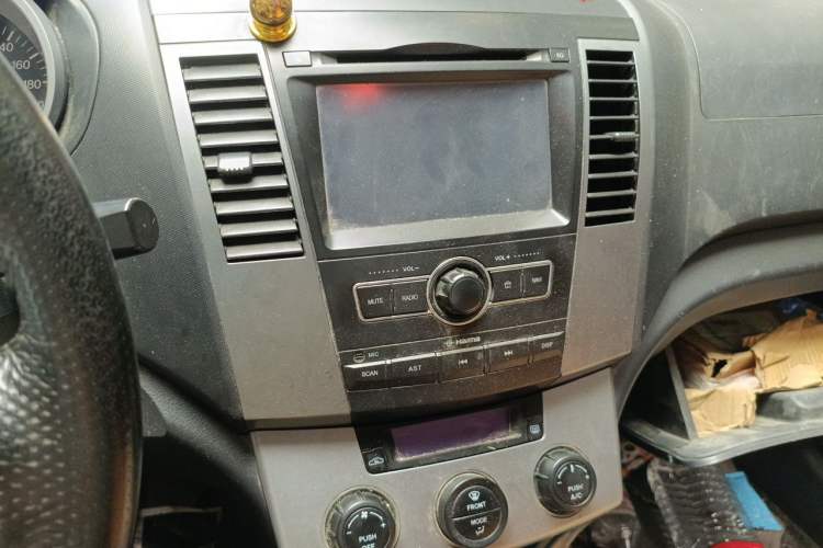 Used Haima Qishi 2013 2.0L Manual Classic Trim Audio And AC Panel
