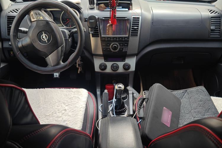 Used Haima Qishi 2013 2.0L Manual Classic Trim Center Console