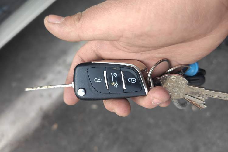 Used Haima Qishi 2013 2.0L Manual Classic Trim Vehicle Key