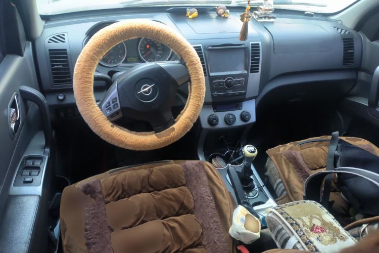 Used Haima Qishi 2013 2.0L Manual Classic Trim Center Console