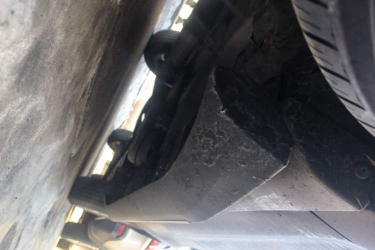 Used Haima Qishi 2013 2.0L Manual Classic Trim Chassis Front Left