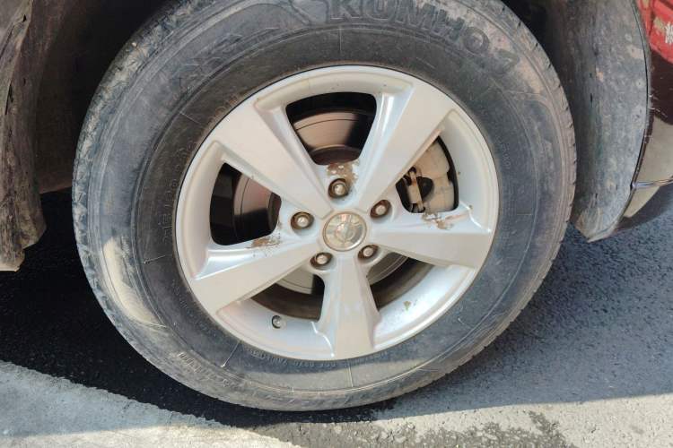 Used Haima Qishi 2013 2.0L Manual Urban Elite Model Right Front Wheel Hub