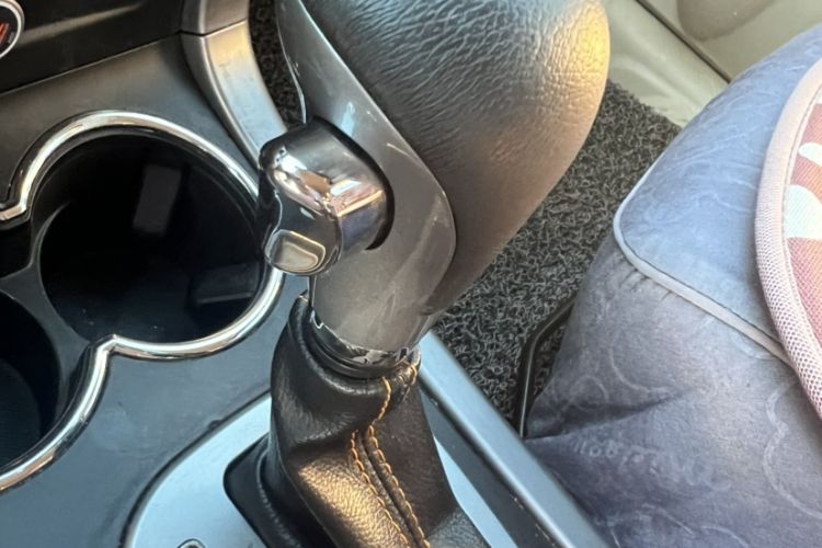 Used Haima Qishi 2013 2.0L Automatic Urban Elite Edition Gear Lever