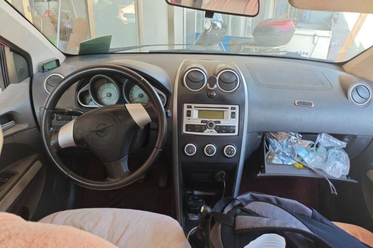Used Haima Qubit 2010 1.3L Manual Utility Version Center Console