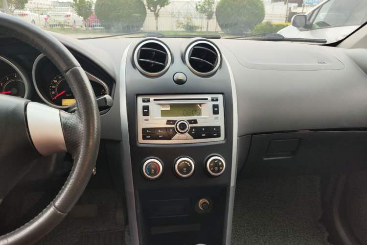 Used Haima Qubit 2011 1.5L AMT Comfort Edition Audio And AC Panel