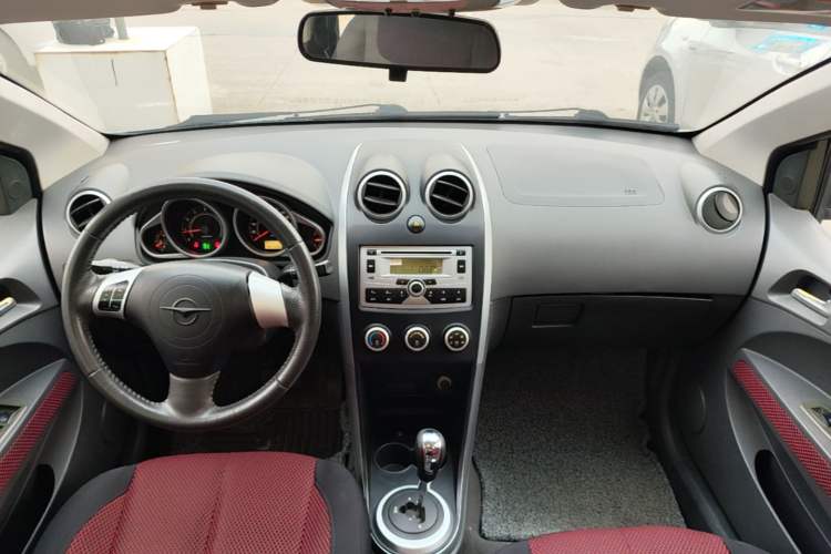 Used Haima Qubit 2011 1.5L AMT Comfort Edition Center Console