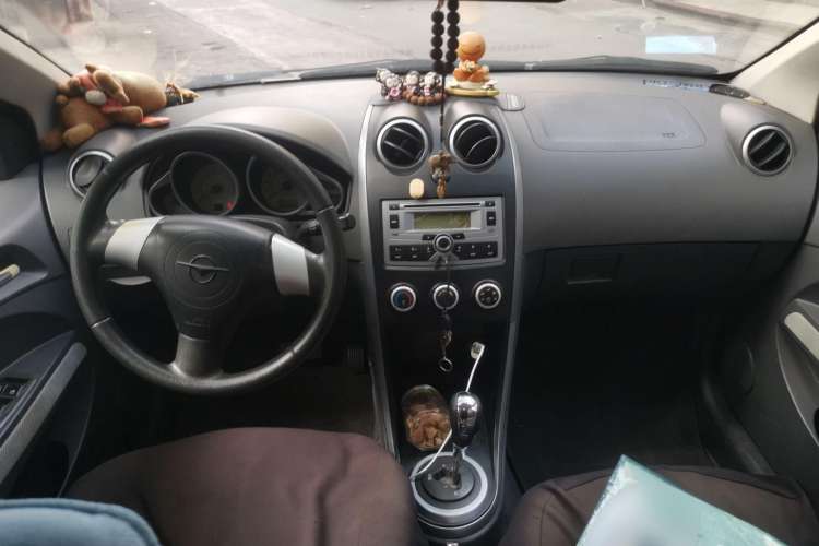 Used Haima Qubit 2011 1.5L AMT Comfort Edition Center Console