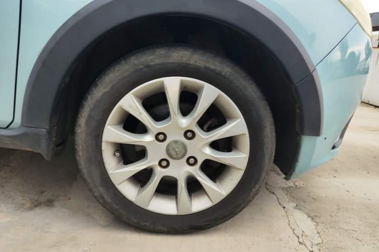 Used Haima Qubit 2011 1.5L AMT Comfort Edition Right Front Wheel Hub