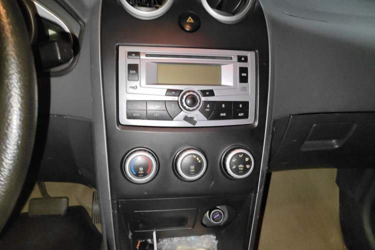 Used Haima Qubit 2011 1.5L AMT Comfort Edition Audio And AC Panel