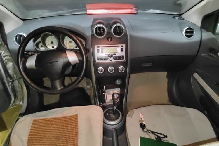 Used Haima Qubit 2011 1.5L AMT Comfort Edition Center Console