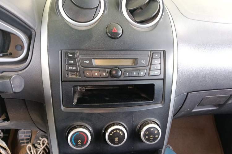 Used Haima Qubit 2012 1.3L Manual Cool Edition Audio And AC Panel