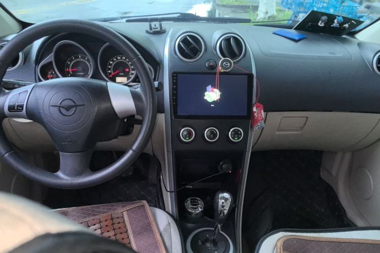 Used Haima Qubit 2013 1.5L AMT Dynamic Edition Center Console