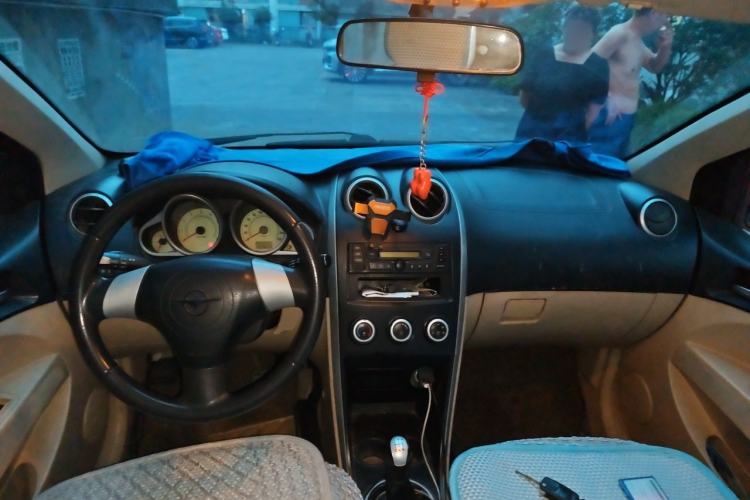 Used Haima Qubit 2013 1.3L Manual Cool Edition Center Console
