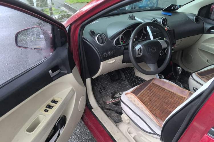 Used Haima Qubit 2013 1.5L AMT Dynamic Edition Driver Seat