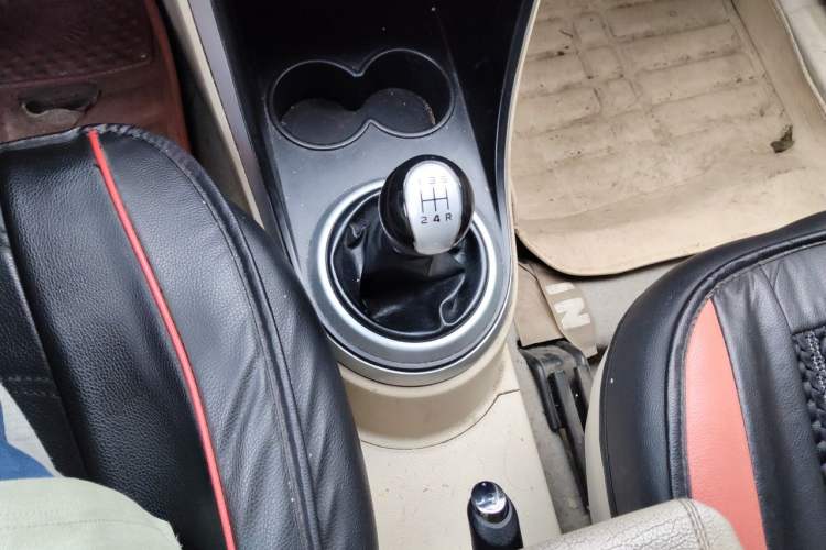 Used Haima Qubit 2013 1.3L Manual Cool Edition Gear Lever