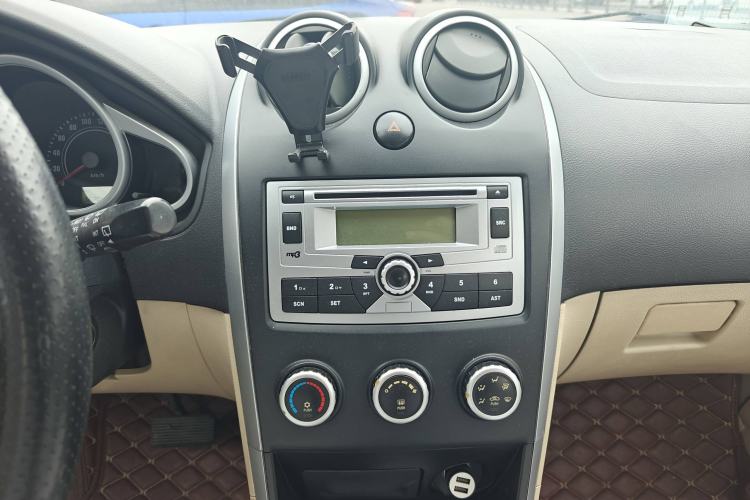 Used Haima Qubit 2013 1.5L AMT Dynamic Edition Interior 3