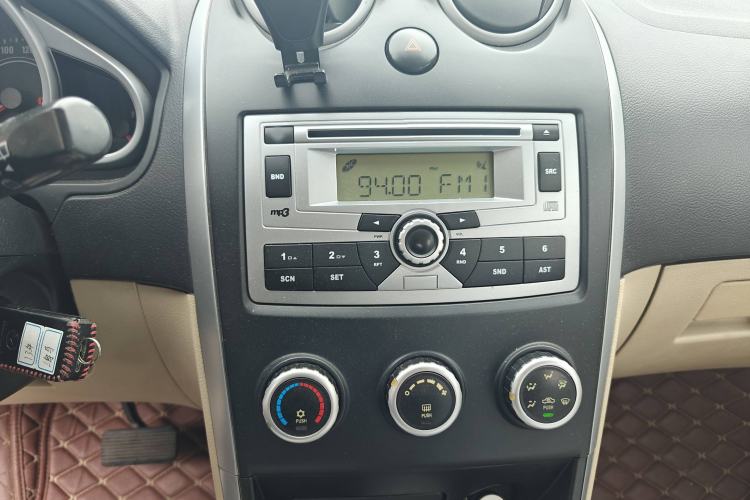 Used Haima Qubit 2013 1.5L AMT Dynamic Edition Interior 4