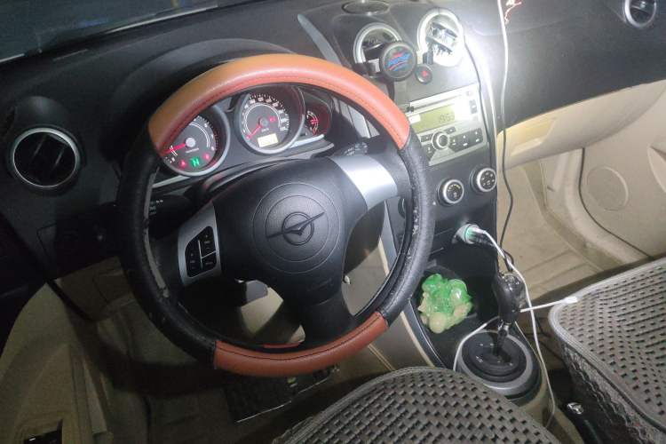 Used Haima Qubit 2013 1.5L AMT Dynamic Edition Center Console